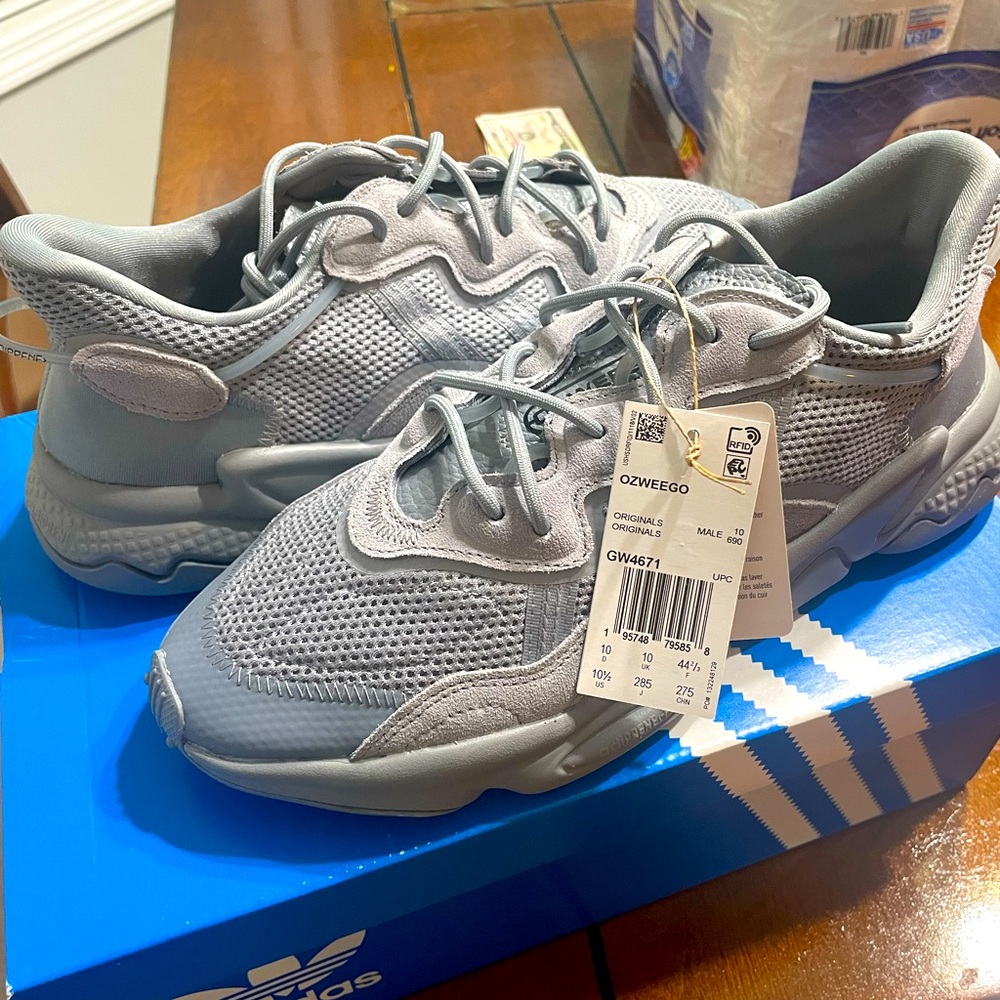 Adidas Originals Ozweego brand new never been worn!!!